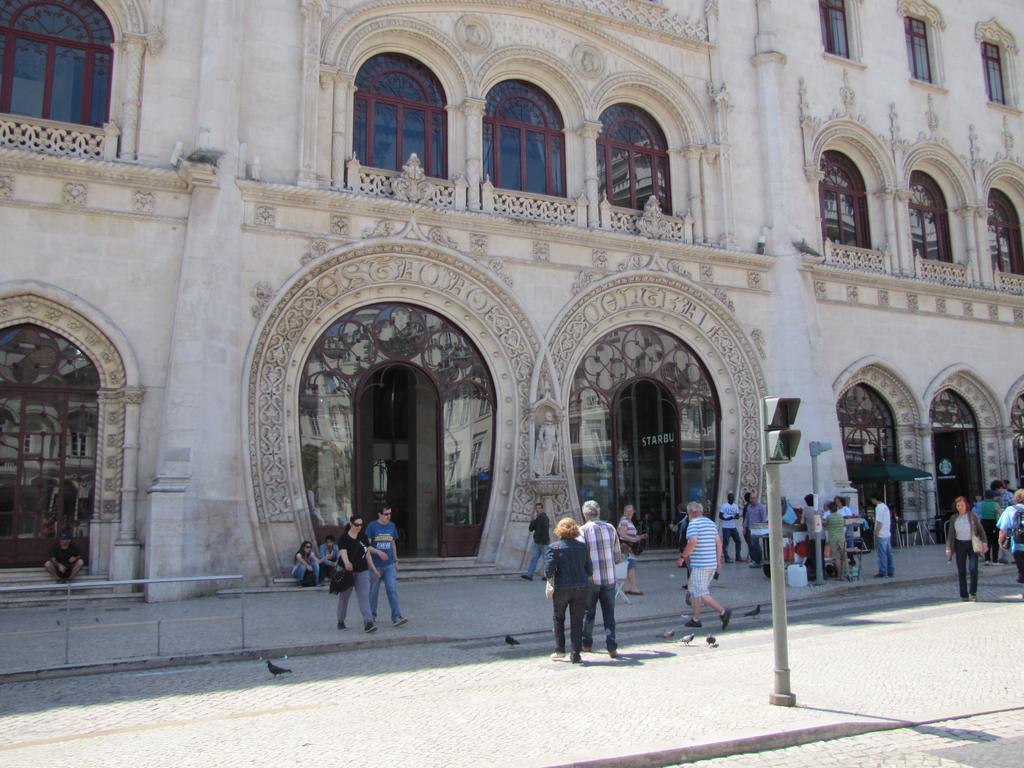 Remodeled Historic Apartment In Bairro Alto Lisbon Exterior photo