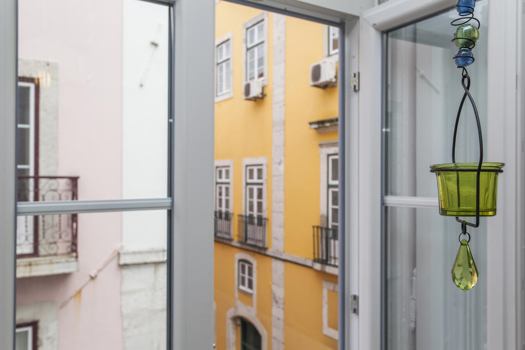 Remodeled Historic Apartment In Bairro Alto Lisbon Room photo