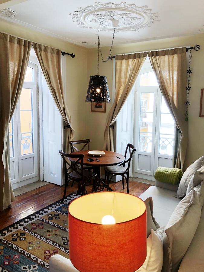 Remodeled Historic Apartment In Bairro Alto Lisbon Exterior photo
